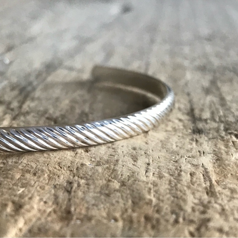 Shiny 925 Sterling Silver Diagonal Stripe Open Cuff Bangle Handmade 4.25mm - Picture 3 of 8